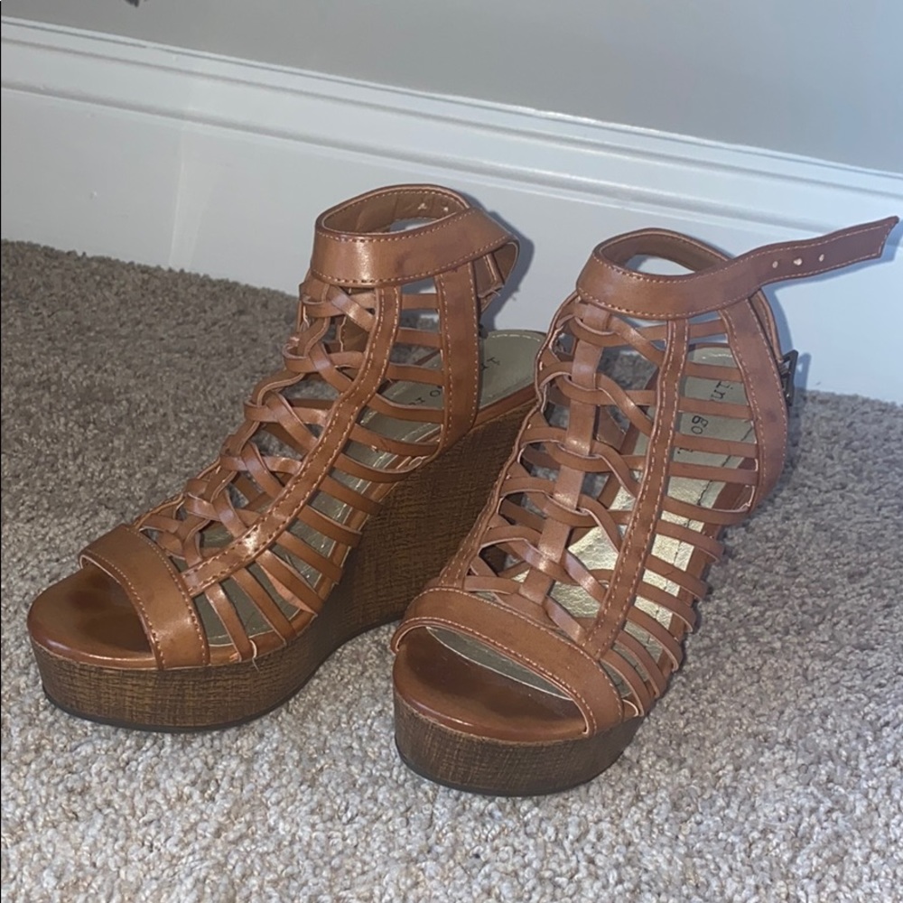 Adorable wedges. Size 6 and strappy